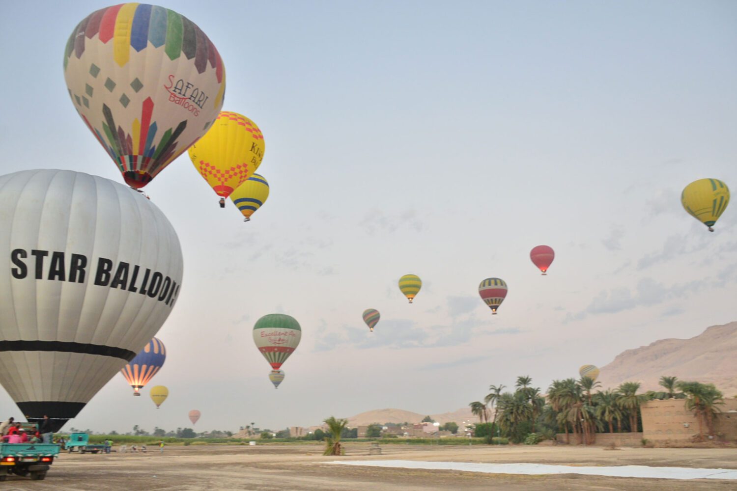 hot-air-balloon-over-Luxor-excursion