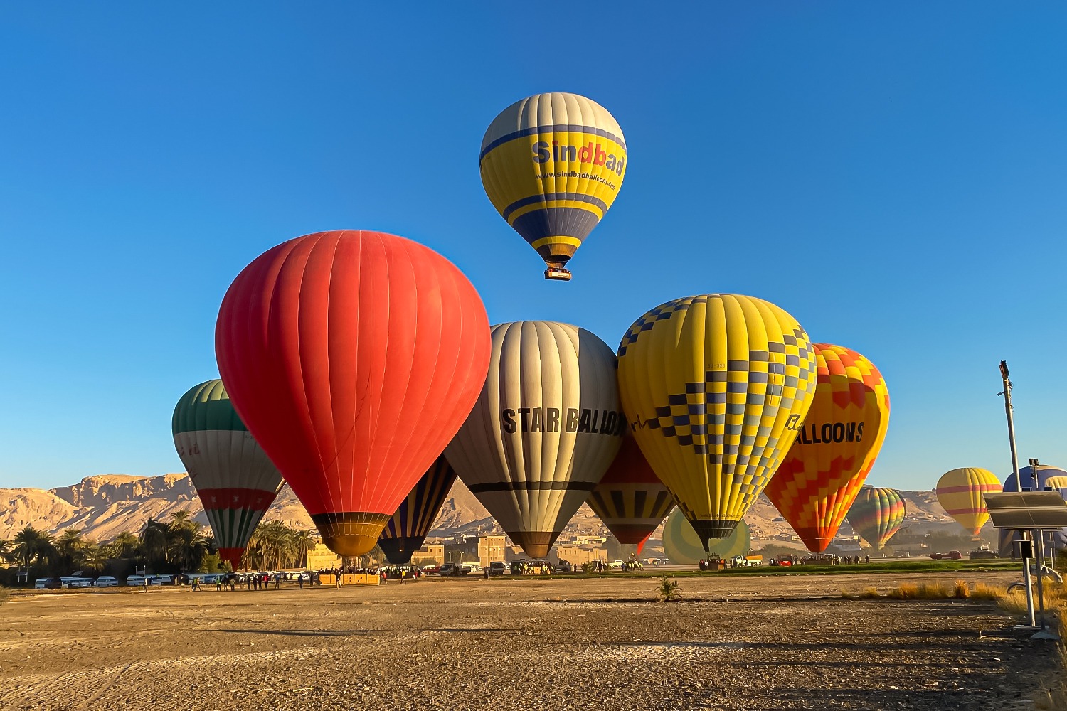 Discovering the Magic of Hot Air Balloon Rides